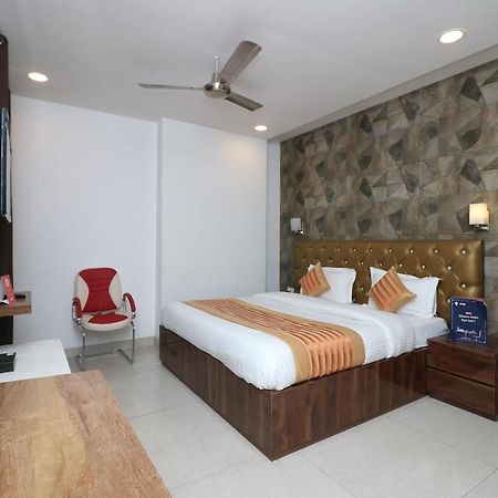 Oyo 9999 Hotel La Wisteria Delhi  Esterno foto