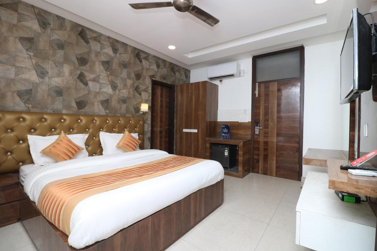 Oyo 9999 Hotel La Wisteria Delhi  Esterno foto