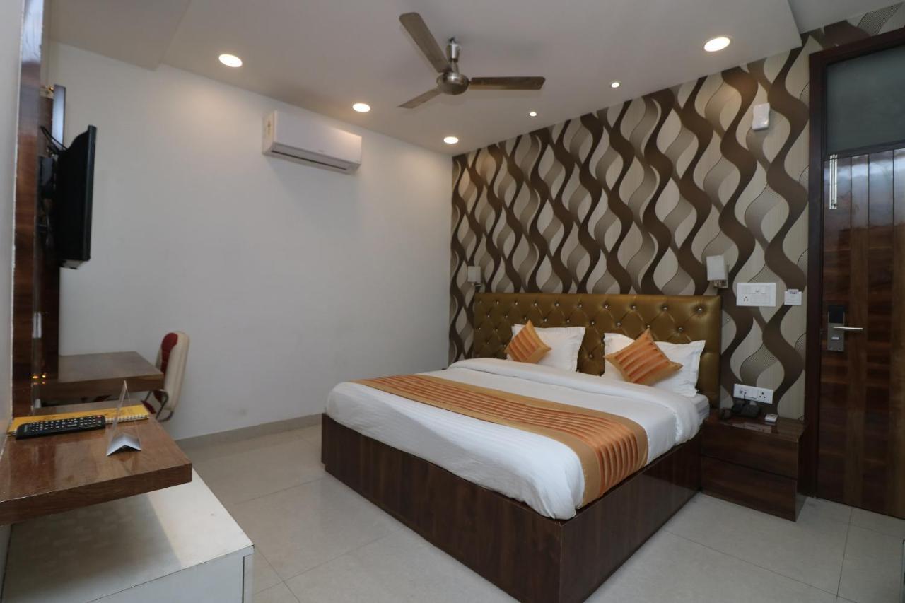 Oyo 9999 Hotel La Wisteria Delhi  Esterno foto