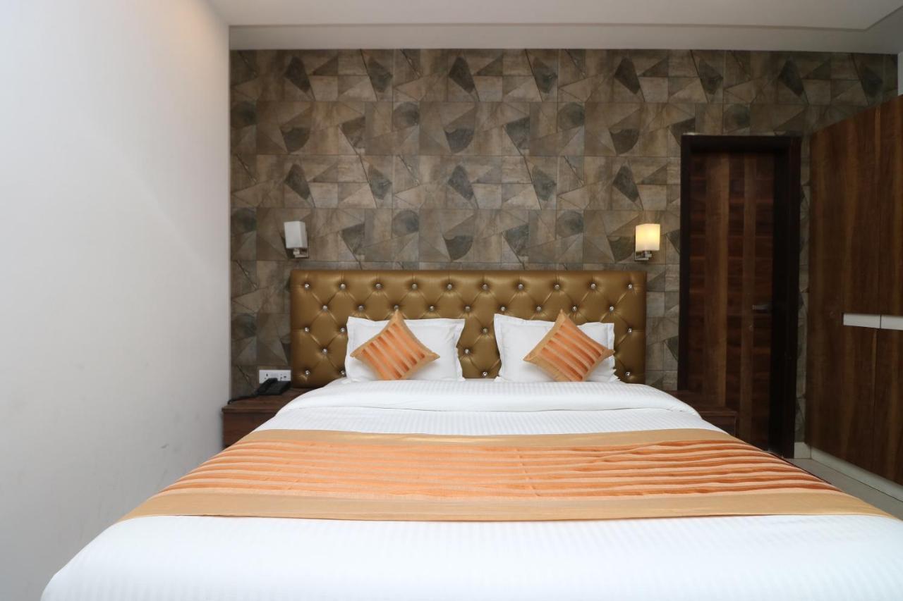 Oyo 9999 Hotel La Wisteria Delhi  Esterno foto