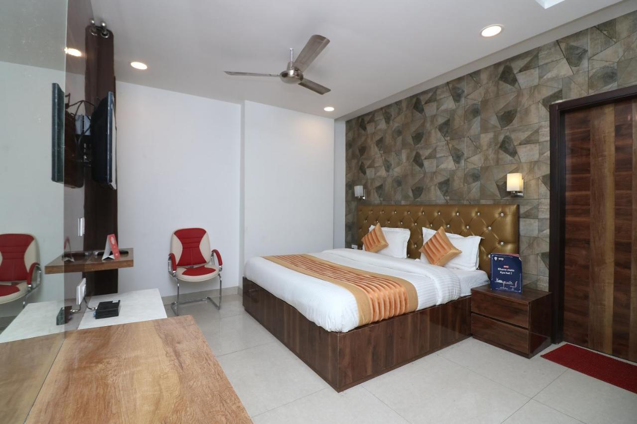 Oyo 9999 Hotel La Wisteria Delhi  Esterno foto