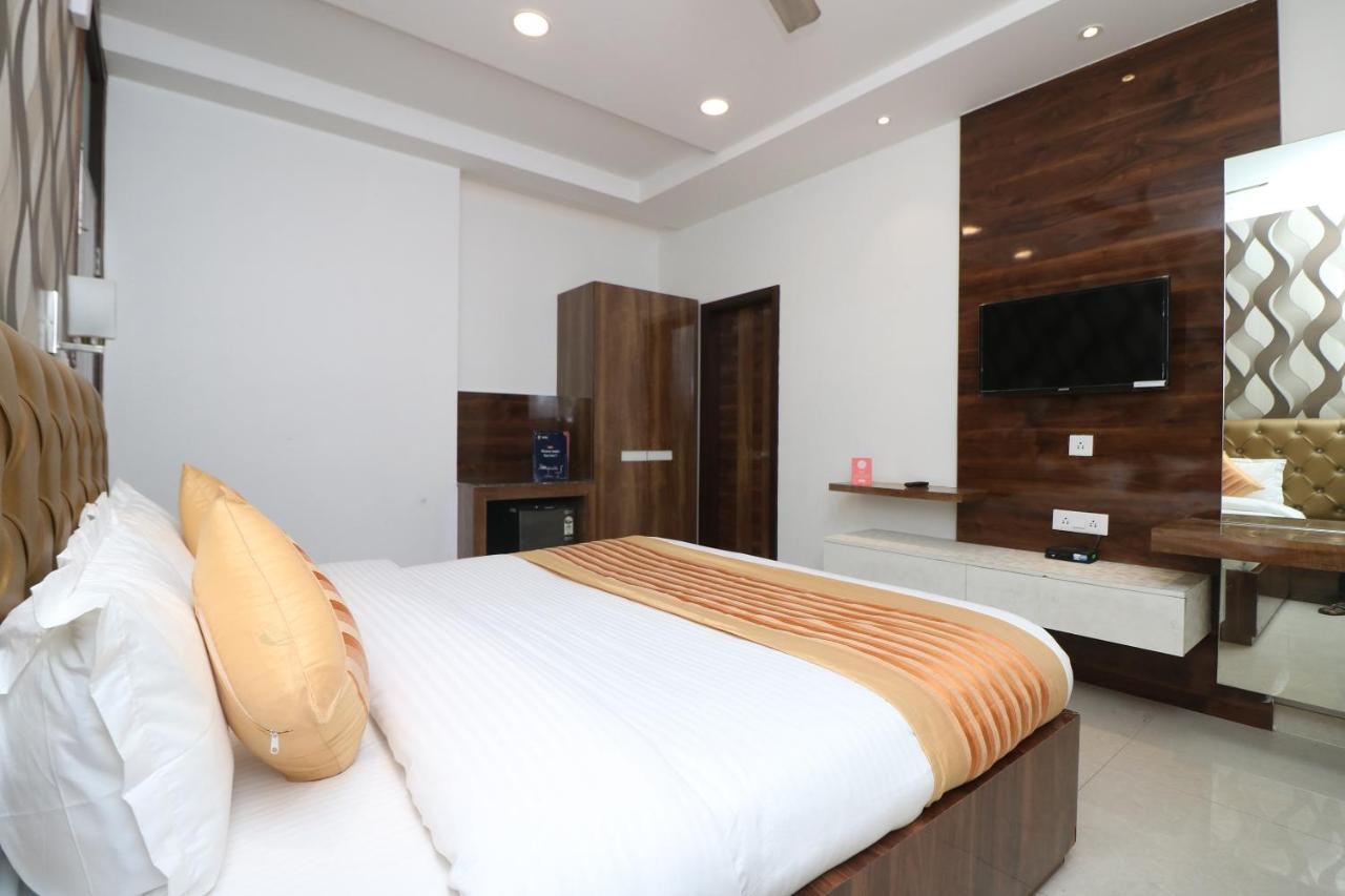 Oyo 9999 Hotel La Wisteria Delhi  Esterno foto