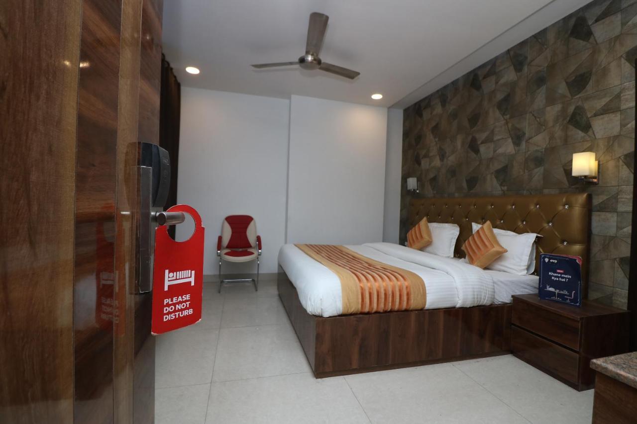 Oyo 9999 Hotel La Wisteria Delhi  Esterno foto